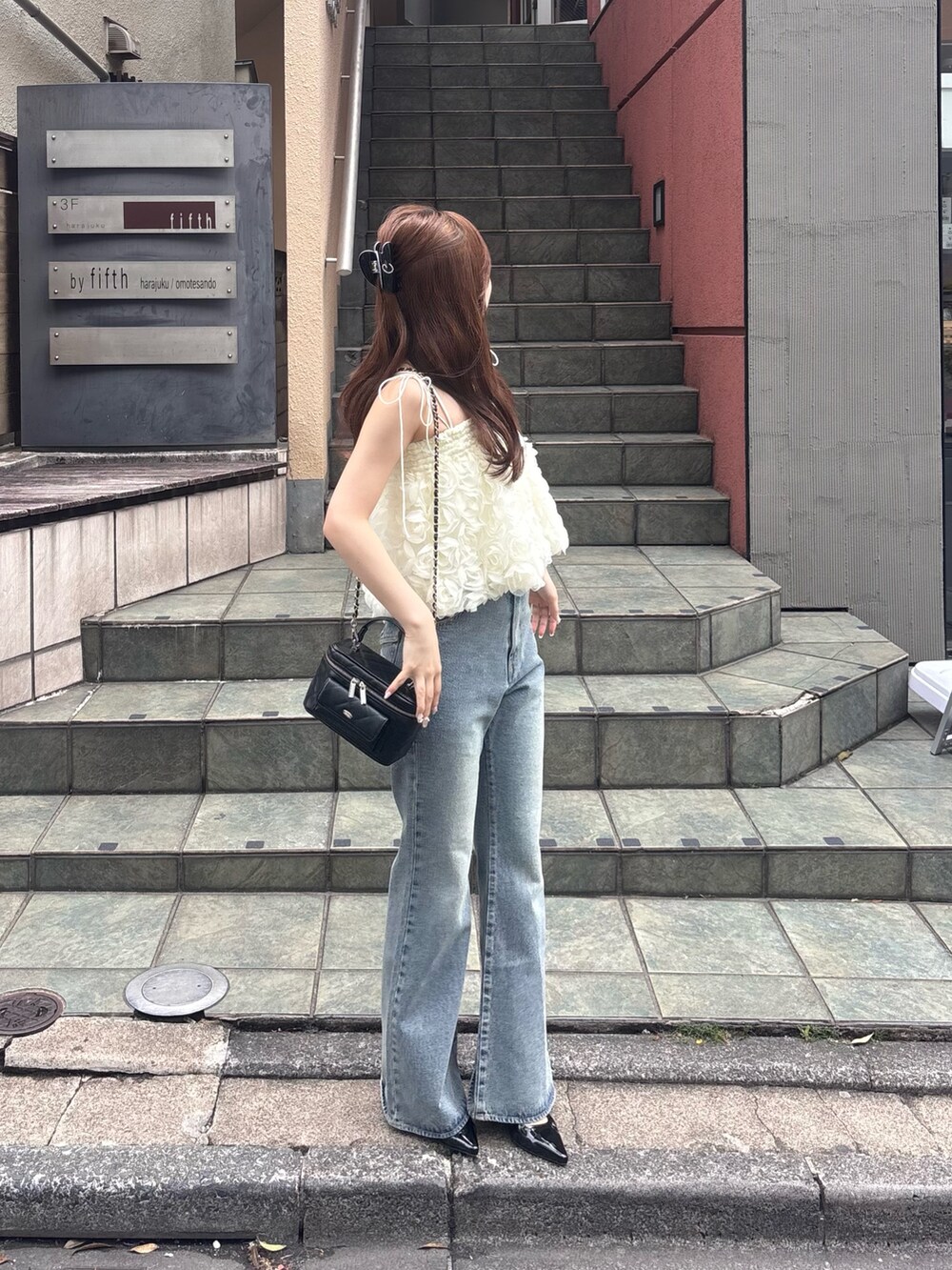 ロゴ刺繍フレアデニムを使った人気ファッションコーディネート - WEAR