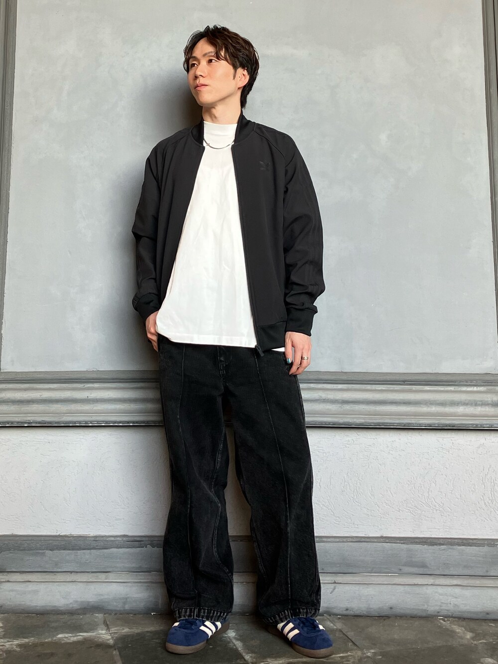 「スニーカー、ジャケット、adidas、ジャージ、アディダス、adidas originals、アディダスオリジナルス、ベルン、トラックトップ」｜「adidasのボンデッド SST トラックトップ / ジャージ / アディダスオリジナルス adidas Originals（ジャージ、ブラック系）」を使った、nyさん（メンズ・168cm）の秋コーディネートの2枚目の写真