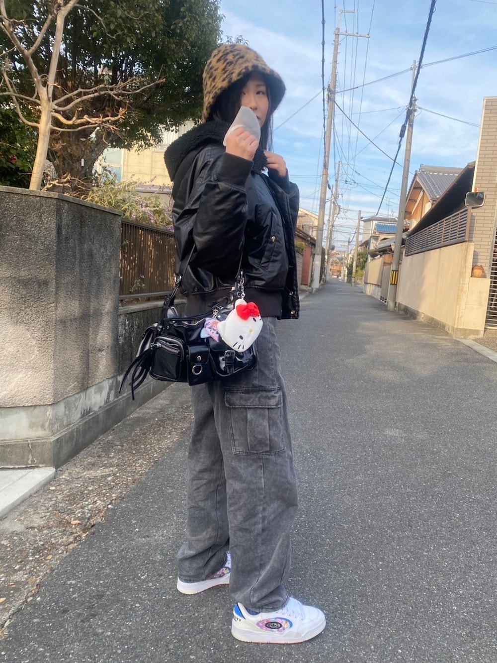 「Right-onのシャギーバケットハット（ハット、ブラウン系）」を使った、mlikemm11さん（レディース・164cm）の冬コーディネートの2枚目の写真
