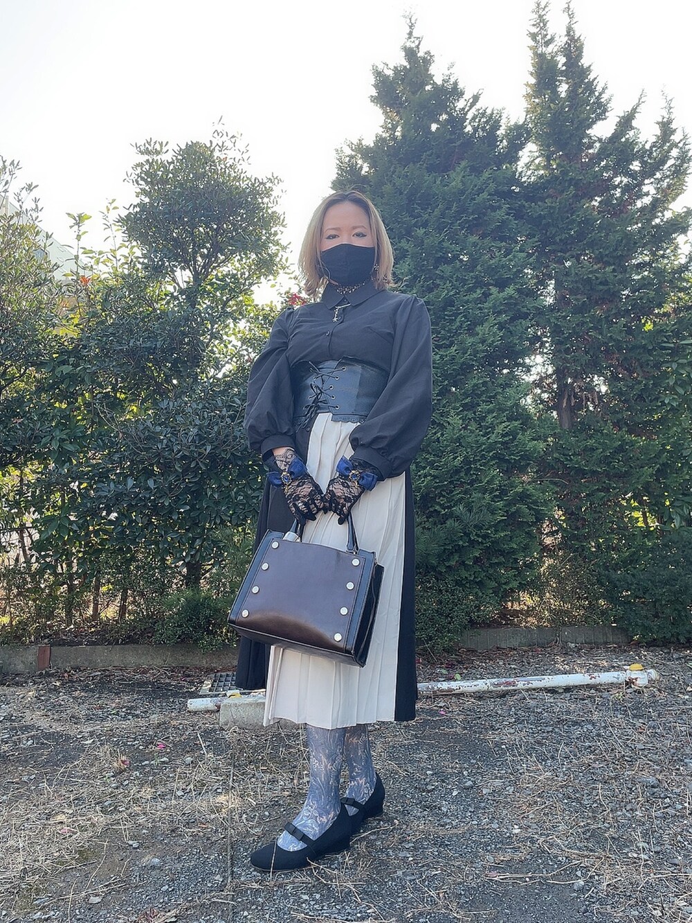 「ゴシック」｜「しまむらのアイテム（ワンピース、ブラック系）」を使った、ひまりさん（レディース・161cm）の春コーディネートの2枚目の写真