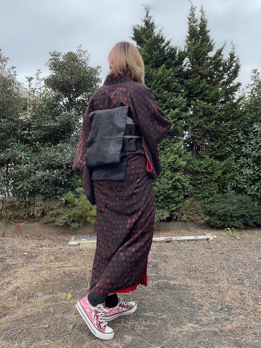 「着物」｜「不明のアイテム（着物、ブラック系）」を使った、ひまりさん（レディース・161cm）の春コーディネートの4枚目の写真