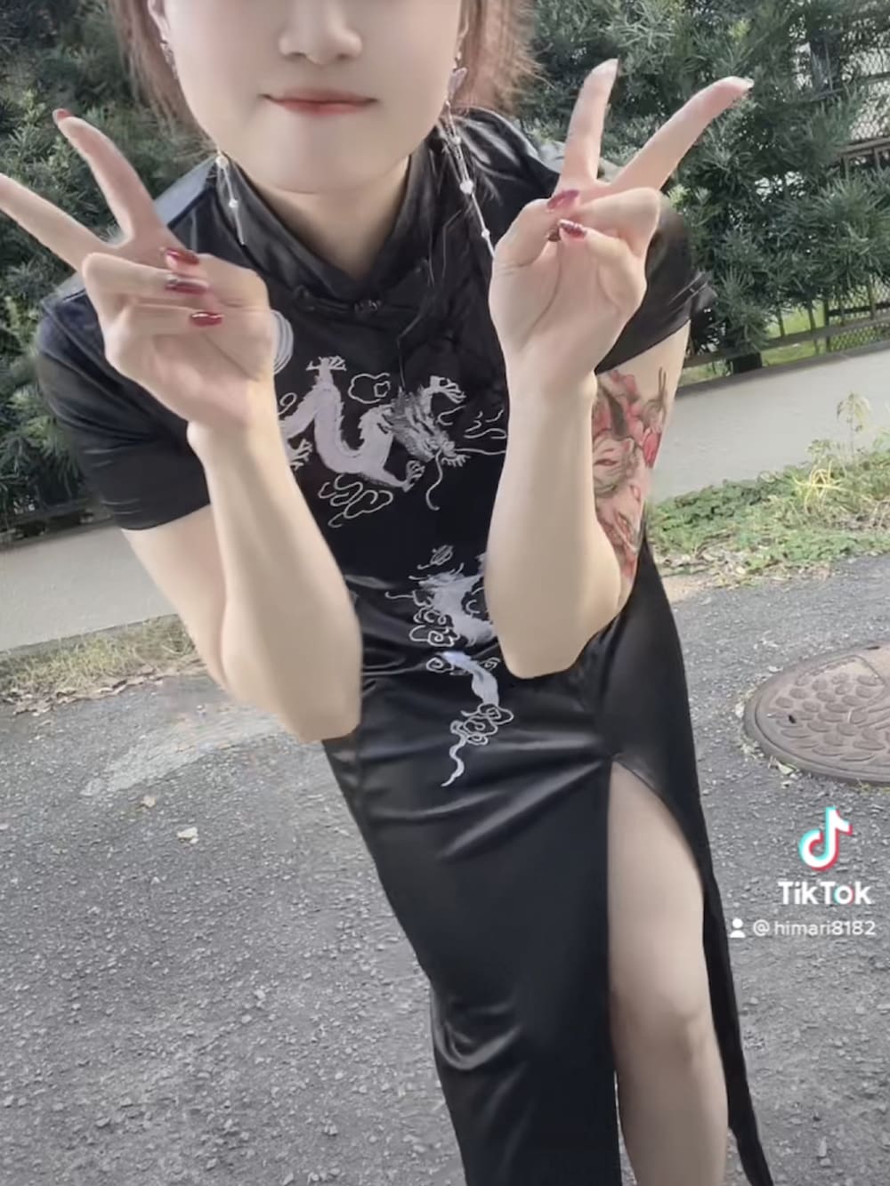 「チャイナ服」｜「不明のアイテム（ワンピース/ドレス、ブラック系）」を使った、ひまりさん（レディース・161cm）の春コーディネートの2枚目の写真