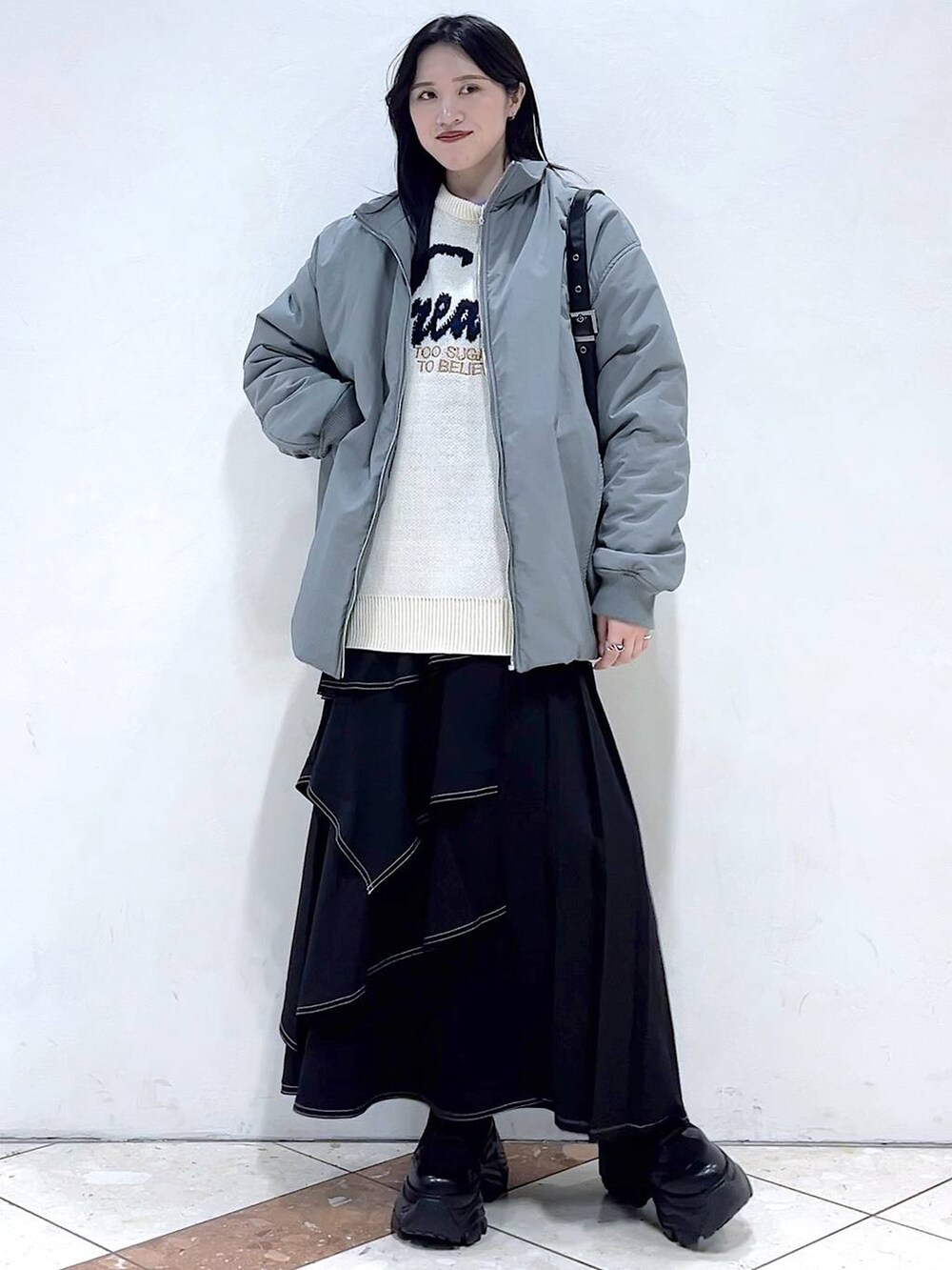 「モード、女子ウケ、着痩せ・細見え、骨格ストレート、個性派、韓国系、メンズライク、ストリート、カジュアル、PAGEBOY、アウター、冬コーデ、冬アウター、MA-1、スカート」｜「PAGEBOYのレースアップソックスブーツ（ブーツ、ブラック系）」を使った、misao1130さん（レディース・161cm）の冬コーディネートの2枚目の写真