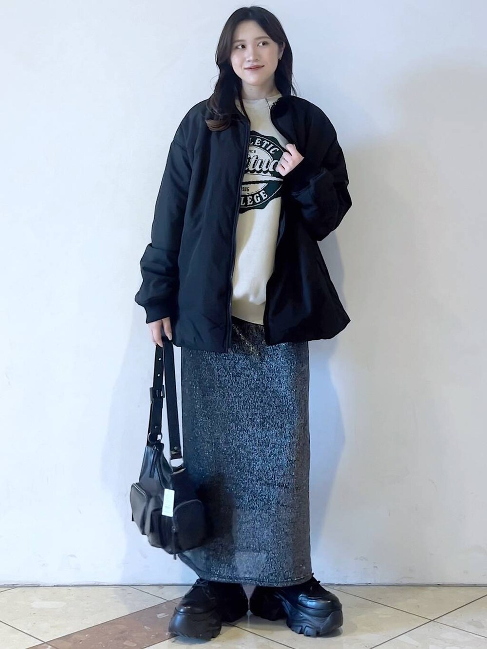 「モード、女子ウケ、着痩せ・細見え、骨格ストレート、個性派、韓国系、メンズライク、スカート、冬アウター、冬コーデ、MA-1、ニット、ブーツ、おでかけ、PAGEBOY」｜「PAGEBOYのレースアップソックスブーツ（ブーツ、ブラック系）」を使った、misao1130さん（レディース・161cm）の冬コーディネートの5枚目の写真