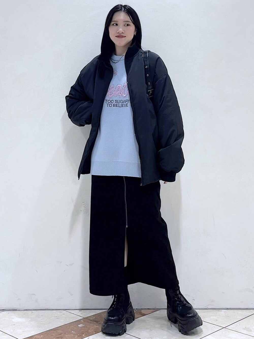 「モード、女子ウケ、着痩せ・細見え、韓国系、メンズライク、ストリート、カジュアル、PAGEBOY、スカート、ニット、アウター、冬コーデ、冬アウター、ブーツ、おでかけ」｜「PAGEBOYのレースアップソックスブーツ（ブーツ、ブラック系）」を使った、misao1130さん（レディース・161cm）の冬コーディネートの5枚目の写真