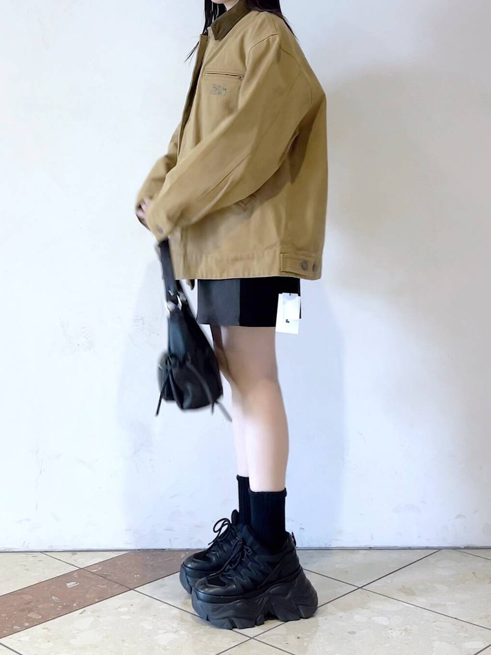 「モード、女子ウケ、着痩せ・細見え、骨格ストレート、個性派、韓国系、メンズライク、ストリート、カジュアル、PBLIM、春コーデ、春アウター、おでかけ、PAGEBOY」｜「PAGEBOYのプラットチャンキースニーカー（スニーカー、ブラック系）」を使った、misao1130さん（レディース・161cm）の冬コーディネートの8枚目の写真