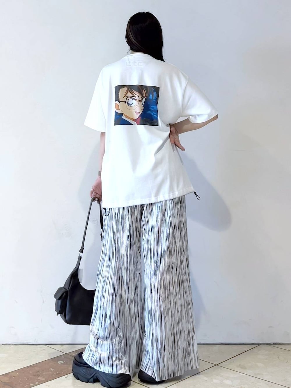 「モード、女子ウケ、着痩せ・細見え、骨格ストレート、個性派、韓国系、メンズライク、ストリート、カジュアル、PAGEBOY、Tシャツ、夏コーデ、スニーカー」｜「PAGEBOYのプラットチャンキースニーカー（スニーカー、ブラック系）」を使った、misao1130さん（レディース・161cm）の春コーディネートの4枚目の写真