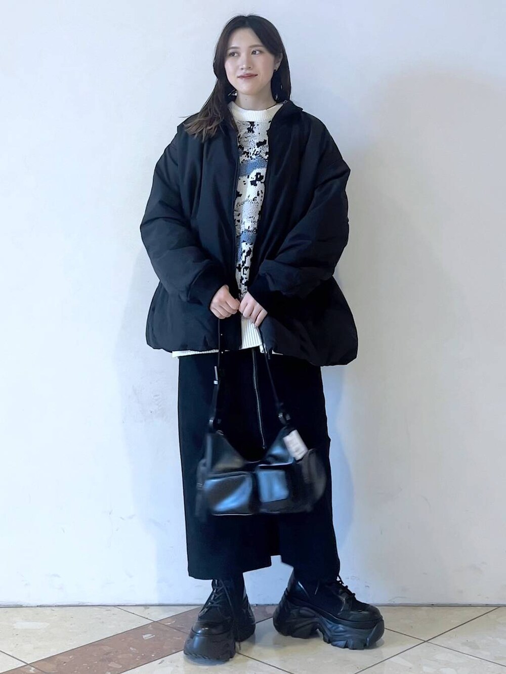 「モード、女子ウケ、着痩せ・細見え、骨格ストレート、個性派、韓国系、メンズライク、ストリート、カジュアル、PAGEBOY、冬コーデ、冬アウター、アウター、MA-1、ブルゾン」｜「PAGEBOYのレースアップソックスブーツ（ブーツ、ブラック系）」を使った、misao1130さん（レディース・161cm）の冬コーディネートの3枚目の写真