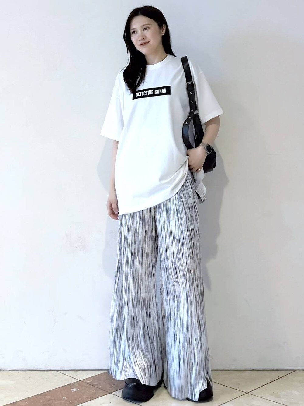 「モード、女子ウケ、着痩せ・細見え、骨格ストレート、個性派、韓国系、メンズライク、ストリート、カジュアル、PAGEBOY、Tシャツ、夏コーデ、スニーカー」｜「PAGEBOYのプラットチャンキースニーカー（スニーカー、ブラック系）」を使った、misao1130さん（レディース・161cm）の春コーディネートの7枚目の写真