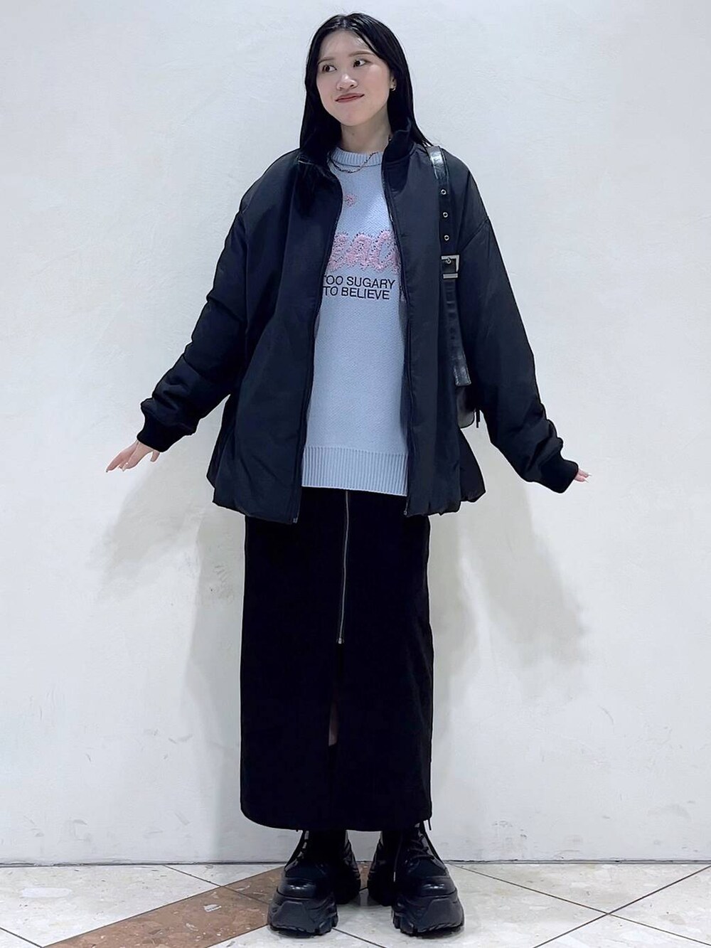 「モード、女子ウケ、着痩せ・細見え、韓国系、メンズライク、ストリート、カジュアル、PAGEBOY、スカート、ニット、アウター、冬コーデ、冬アウター、ブーツ、おでかけ」｜「PAGEBOYのレースアップソックスブーツ（ブーツ、ブラック系）」を使った、misao1130さん（レディース・161cm）の冬コーディネートの2枚目の写真