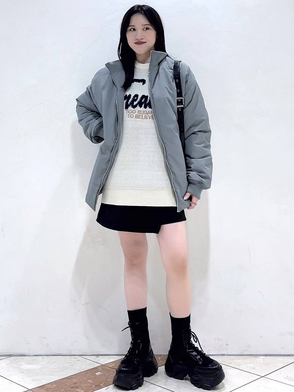 「モード、女子ウケ、着痩せ・細見え、骨格ストレート、個性派、韓国系、ストリート、メンズライク、カジュアル、PAGEBOY、冬コーデ、冬アウター、ニット、MA-1、おでかけ」｜「PAGEBOYのレースアップソックスブーツ（ブーツ、ブラック系）」を使った、misao1130さん（レディース・161cm）の冬コーディネートの3枚目の写真