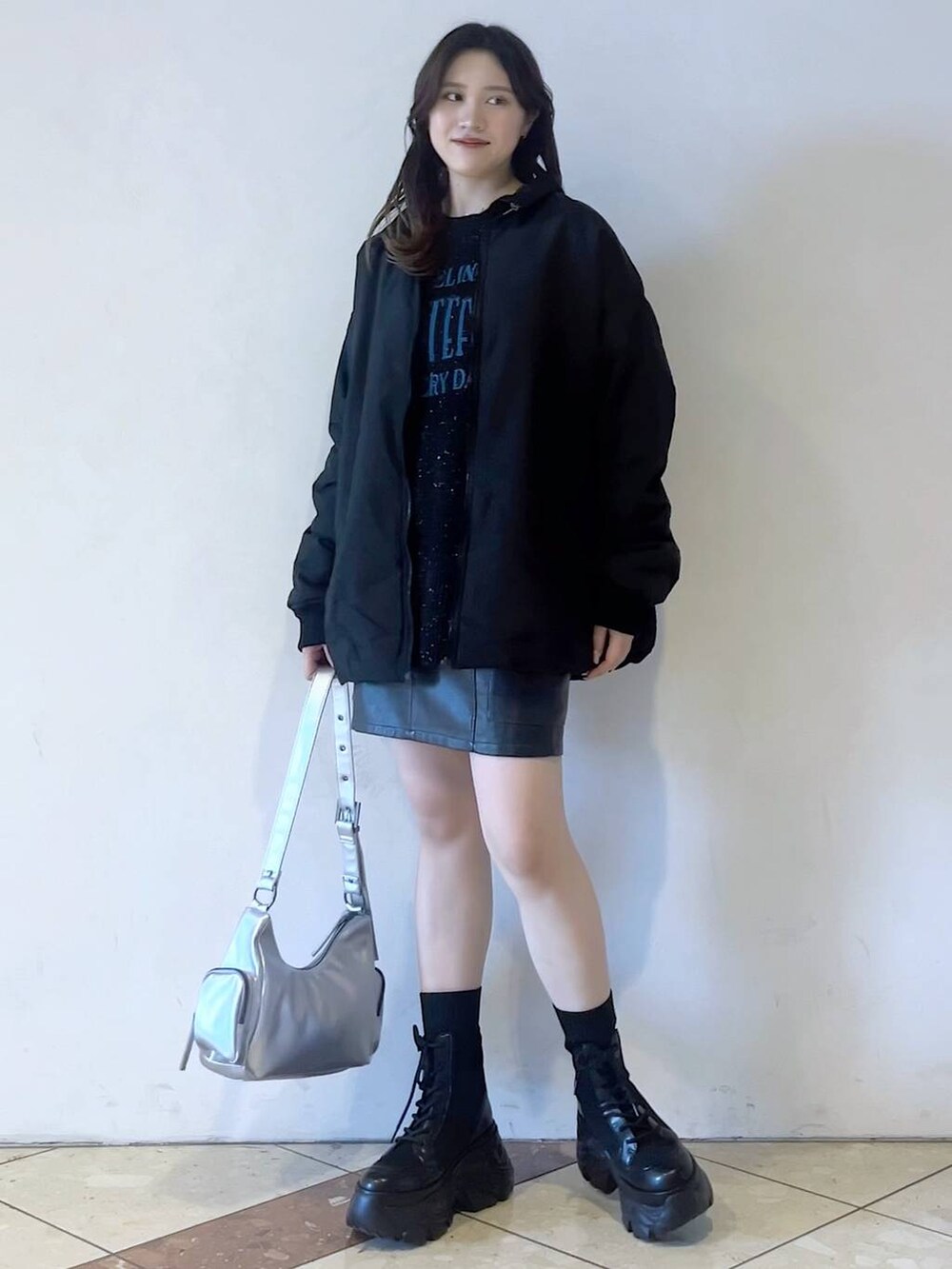 「モード、女子ウケ、着痩せ・細見え、骨格ストレート、個性派、韓国系、メンズライク、ストリート、カジュアル、PAGEBOY、ニット、アウター、冬アウター、ブーツ」｜「PAGEBOYのレースアップソックスブーツ（ブーツ、ブラック系）」を使った、misao1130さん（レディース・161cm）の冬コーディネートの4枚目の写真