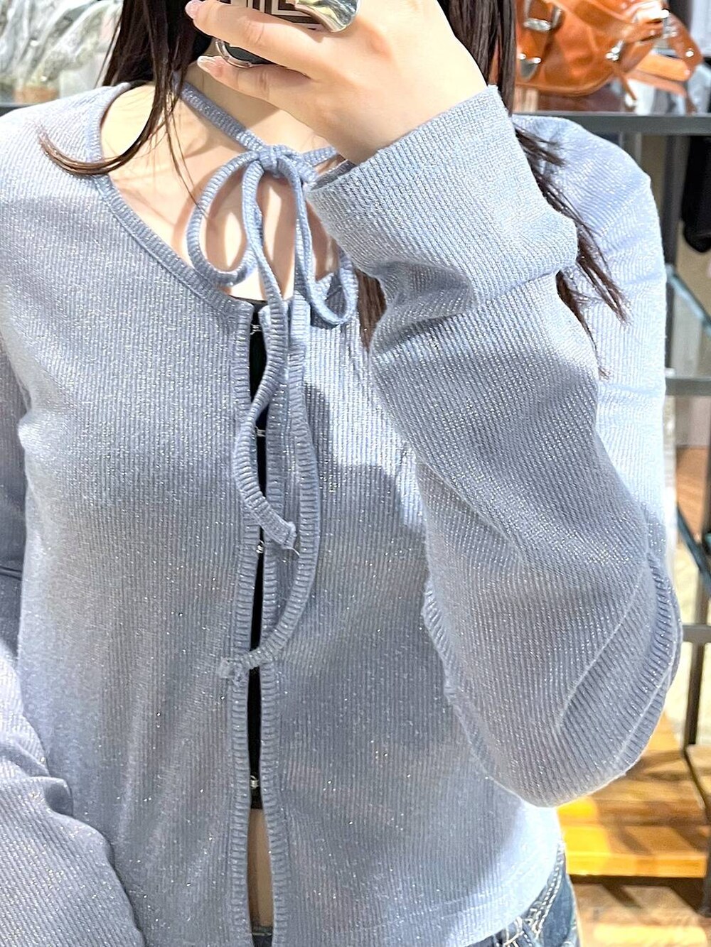 「モード、女子ウケ、着痩せ・細見え、骨格ストレート、個性派、韓国系、メンズライク、ストリート、カジュアル、PAGEBOY、デニムパンツ、夏コーデ、春コーデ、おでかけ、キラキラアイテム」｜「PAGEBOYのプラットチャンキースニーカー（スニーカー、ブラック系）」を使った、misao1130さん（レディース・161cm）の春コーディネートの6枚目の写真