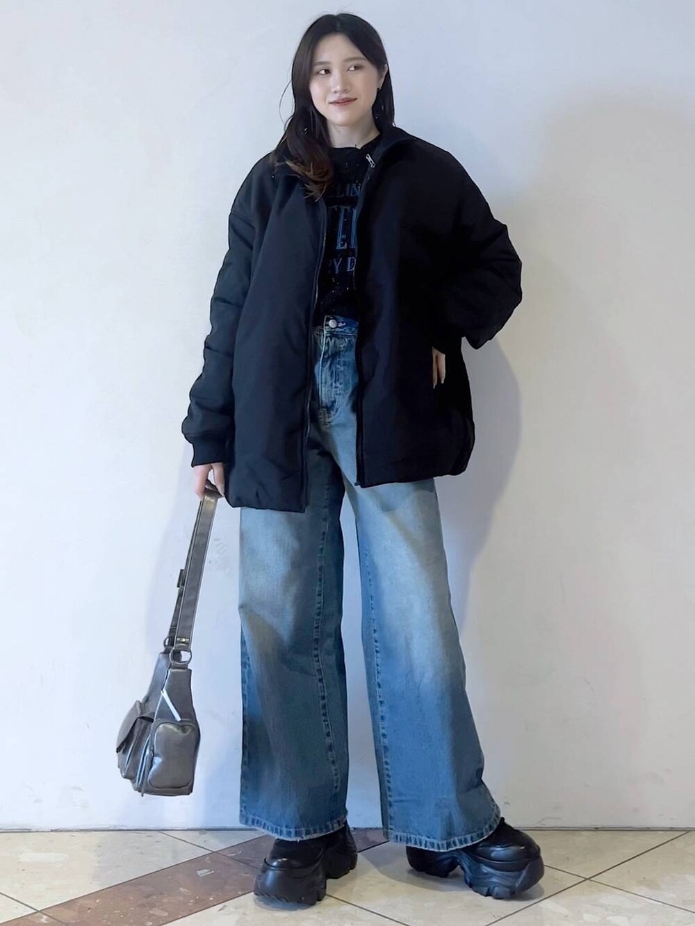 「モード、女子ウケ、着痩せ・細見え、骨格ストレート、個性派、韓国系、ストリート、PAGEBOY、カジュアル、メンズライク」｜「PAGEBOYのレースアップソックスブーツ（ブーツ、ブラック系）」を使った、misao1130さん（レディース・161cm）の冬コーディネートの2枚目の写真