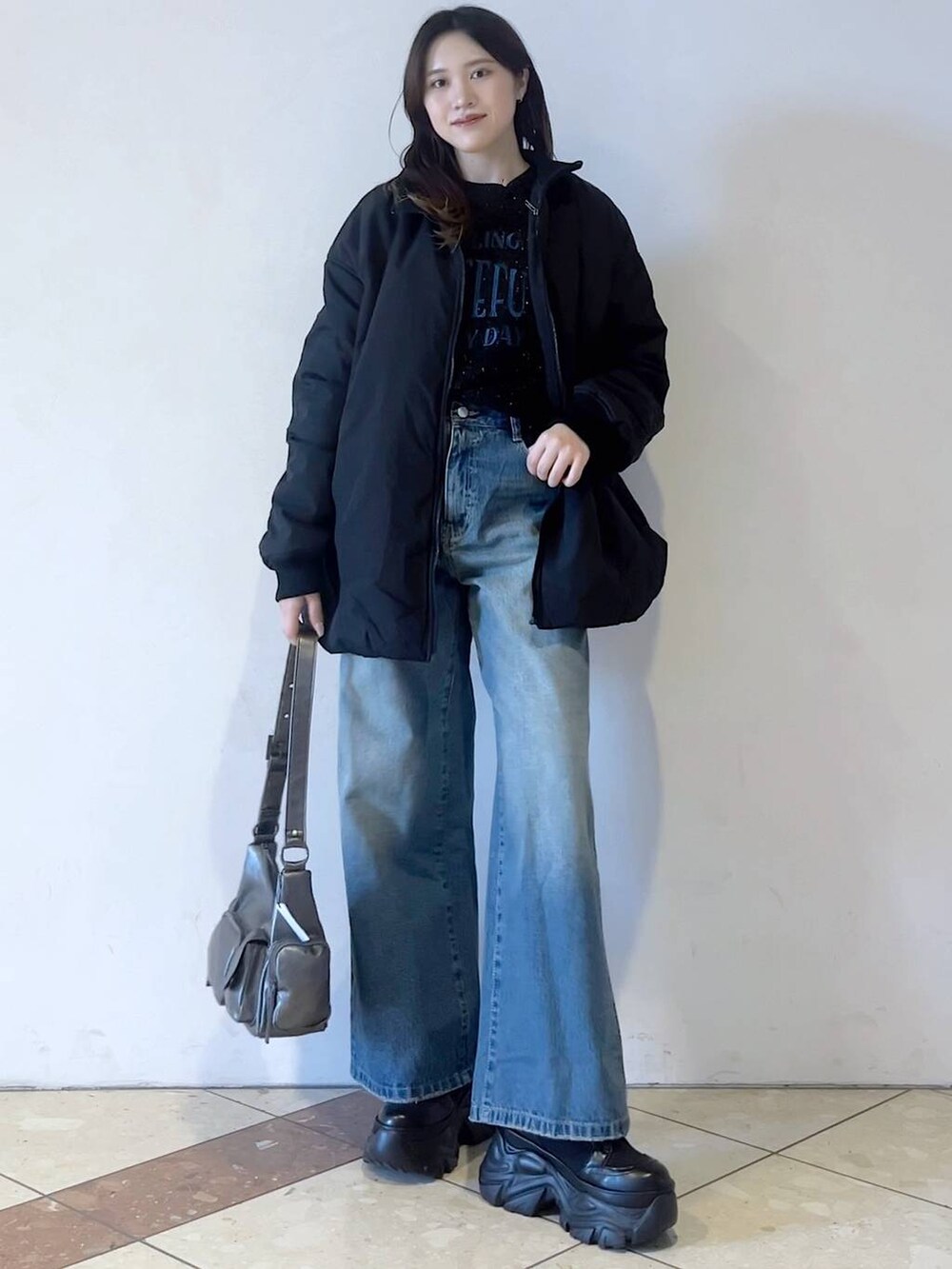 「モード、女子ウケ、着痩せ・細見え、骨格ストレート、個性派、韓国系、ストリート、PAGEBOY、カジュアル、メンズライク」｜「PAGEBOYのレースアップソックスブーツ（ブーツ、ブラック系）」を使った、misao1130さん（レディース・161cm）の冬コーディネートの4枚目の写真