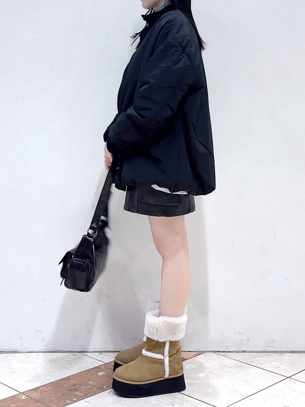 「モード、女子ウケ、着痩せ・細見え、骨格ストレート、個性派、韓国系、メンズライク、ストリート、カジュアル、PAGEBOY、アウター、冬コーデ、冬アウター、ブルゾン、MA-1」|「PAGEBOYのバイカラースリーブハイネックニット(ニット/セーター、ブルー系)」を使った、misao1130さん(レディース・161cm)の冬コーディネートの7枚目の写真