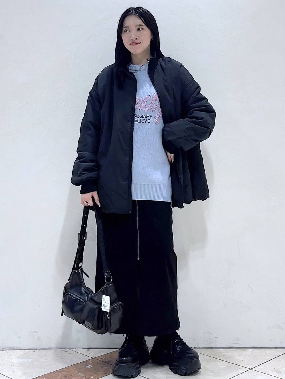 「モード、女子ウケ、着痩せ・細見え、韓国系、メンズライク、ストリート、カジュアル、PAGEBOY、スカート、ニット、アウター、冬コーデ、冬アウター、ブーツ、おでかけ」｜「PAGEBOYのレースアップソックスブーツ（ブーツ、ブラック系）」を使った、misao1130さん（レディース・161cm）の冬コーディネートの6枚目の写真