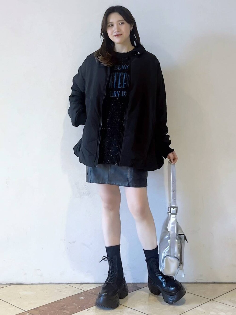 「モード、女子ウケ、着痩せ・細見え、骨格ストレート、個性派、韓国系、メンズライク、ストリート、カジュアル、PAGEBOY、ニット、アウター、冬アウター、ブーツ」｜「PAGEBOYのレースアップソックスブーツ（ブーツ、ブラック系）」を使った、misao1130さん（レディース・161cm）の冬コーディネートの5枚目の写真