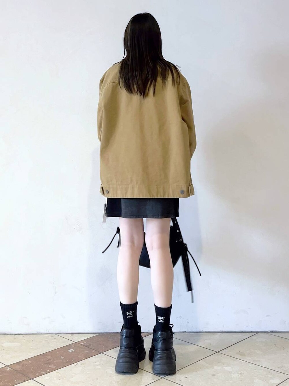 「モード、女子ウケ、着痩せ・細見え、骨格ストレート、個性派、韓国系、メンズライク、ストリート、カジュアル、PBLIM、春コーデ、春アウター、おでかけ、PAGEBOY」｜「PAGEBOYのプラットチャンキースニーカー（スニーカー、ブラック系）」を使った、misao1130さん（レディース・161cm）の冬コーディネートの9枚目の写真