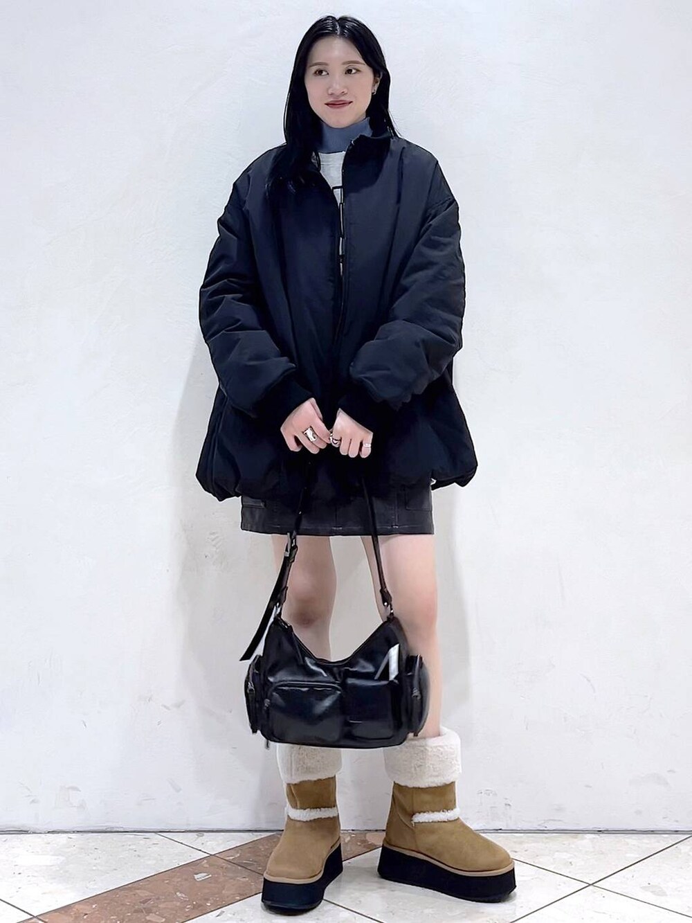 「モード、女子ウケ、着痩せ・細見え、骨格ストレート、個性派、韓国系、メンズライク、ストリート、カジュアル、PAGEBOY、アウター、冬コーデ、冬アウター、ブルゾン、MA-1」|「PAGEBOYのバイカラースリーブハイネックニット(ニット/セーター、ブルー系)」を使った、misao1130さん(レディース・161cm)の冬コーディネートの5枚目の写真