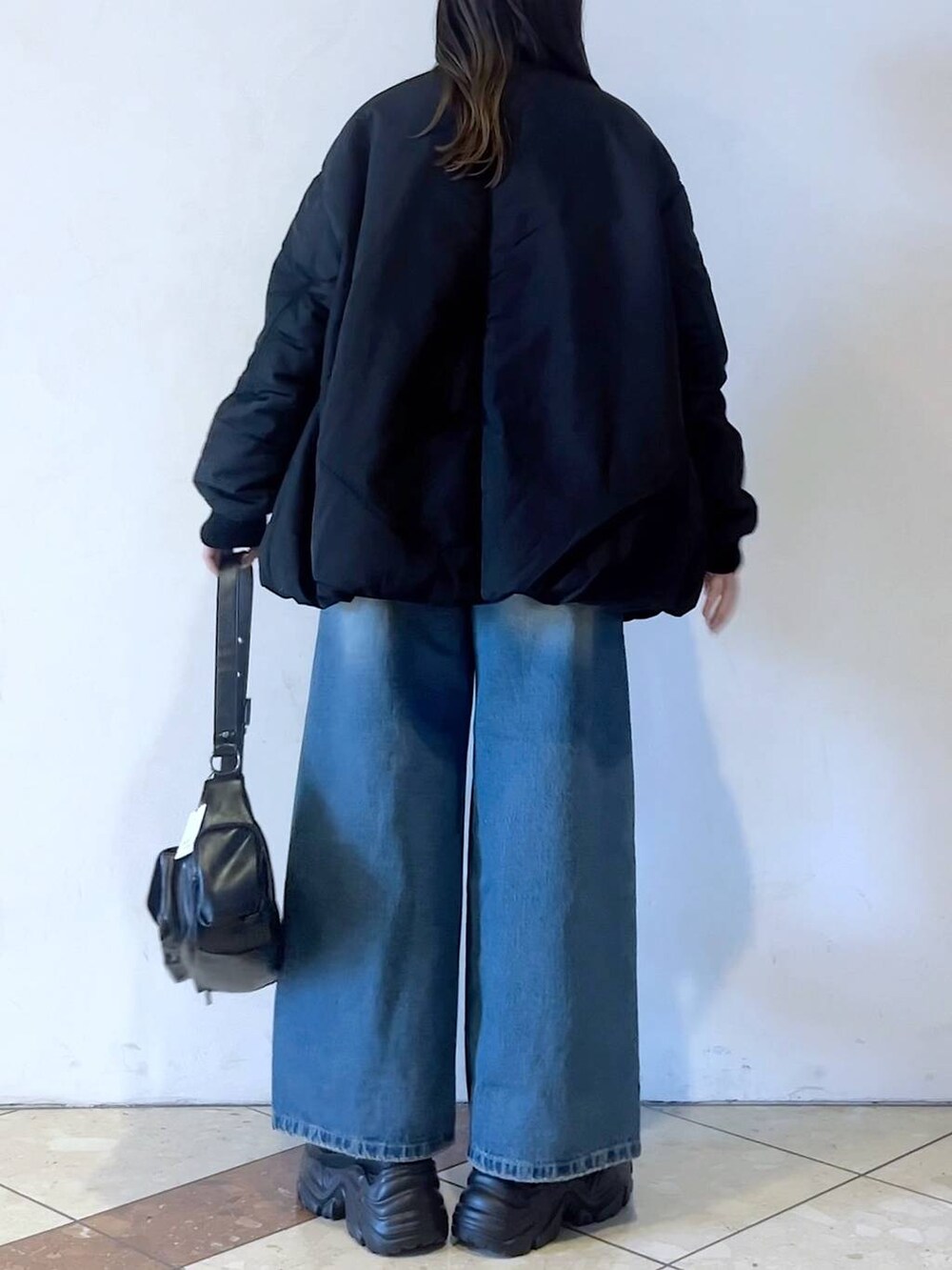 「ブーツ、モード、女子ウケ、着痩せ・細見え、骨格ストレート、個性派、韓国系、メンズライク、ストリート、カジュアル、PAGEBOY、デニムパンツ、冬アウター、MA-1、アウター」｜「PAGEBOYのレースアップソックスブーツ（ブーツ、ブラック系）」を使った、misao1130さん（レディース・161cm）の冬コーディネートの9枚目の写真