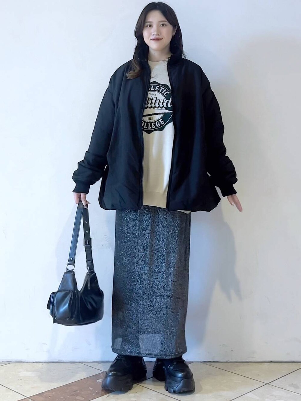 「モード、女子ウケ、着痩せ・細見え、骨格ストレート、個性派、韓国系、メンズライク、スカート、冬アウター、冬コーデ、MA-1、ニット、ブーツ、おでかけ、PAGEBOY」｜「PAGEBOYのレースアップソックスブーツ（ブーツ、ブラック系）」を使った、misao1130さん（レディース・161cm）の冬コーディネートの7枚目の写真