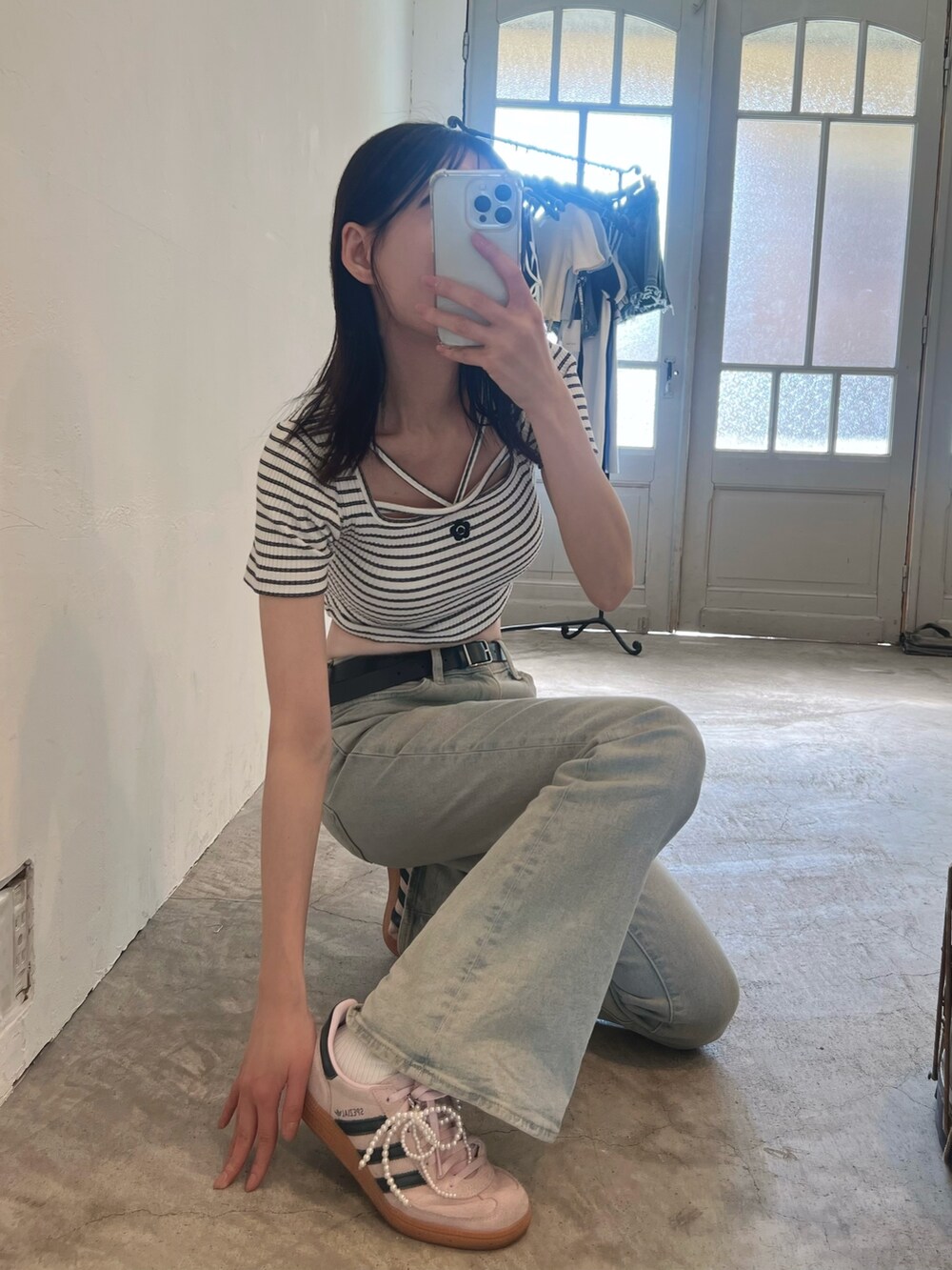 その他のTシャツ/カットソーを着用したレディースの春コーディネートの2枚目の写真