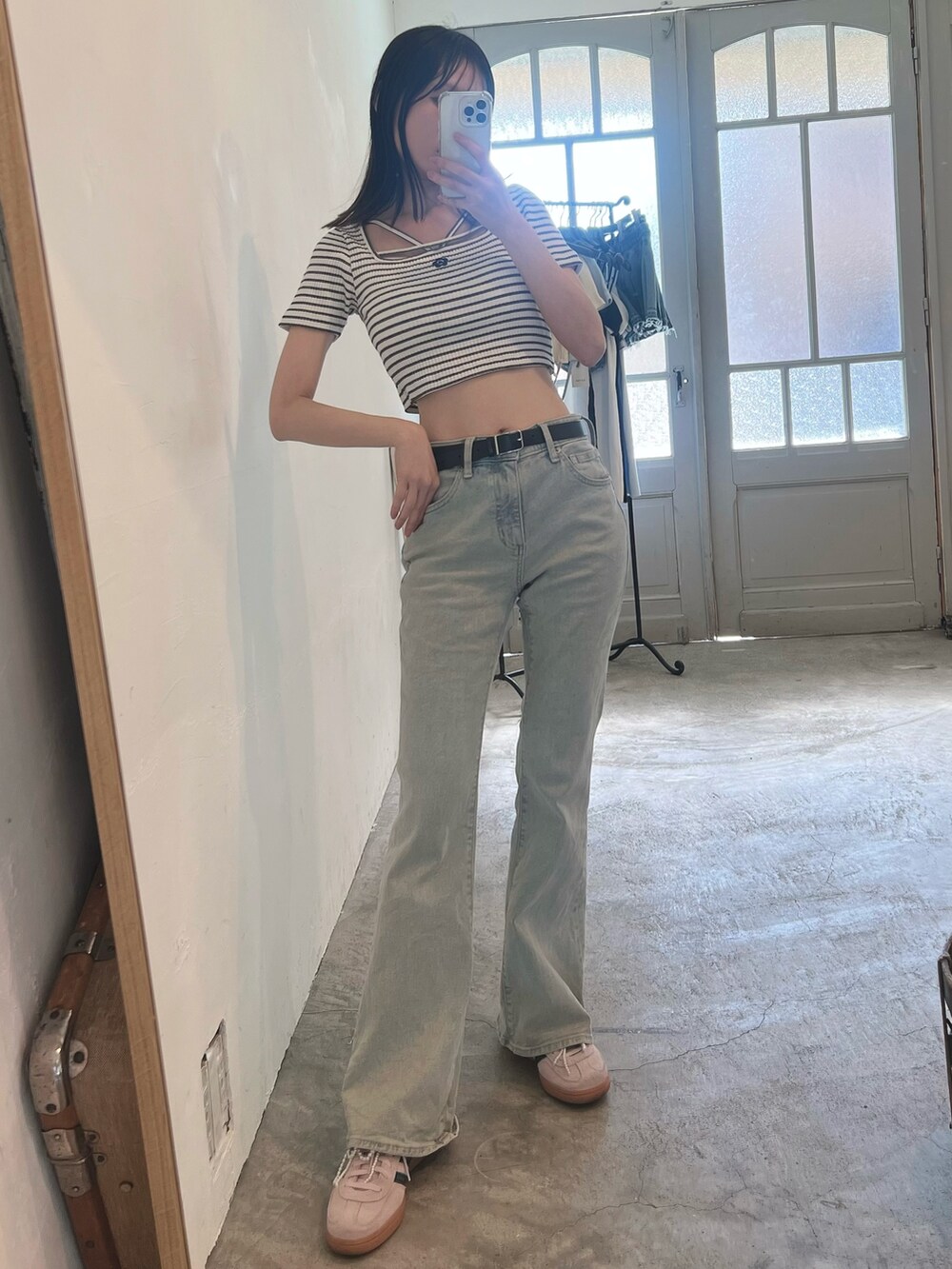 その他のTシャツ/カットソーを着用したレディースの春コーディネートの4枚目の写真