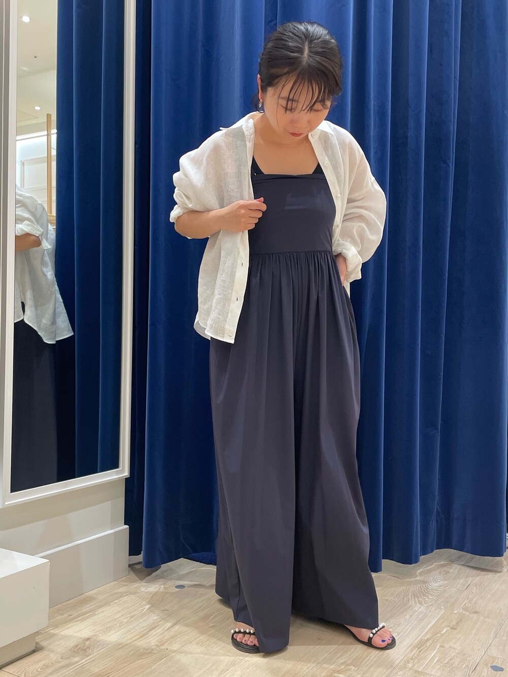 「旅行コーデ、休日スタイル、低身長コーデ、骨格ストレート」｜「NOLLEY’SのMY STANDARD リネン2WAY shortシャツ（シャツ/ブラウス、ホワイト系）」を使った、nolhamadaさん（レディース・153cm）の夏コーディネートの2枚目の写真