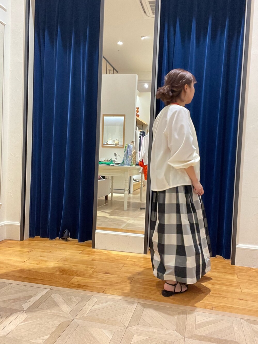 「韓国ファッション、おでかけコーデ、おでかけスタイル、旅行コーデ、低身長コーデ、低身長、30代コーデ、30代ファッション、骨格ストレート」｜「NOLLEY’Sのタックブルゾン（ブルゾン、ホワイト系）」を使った、nolhamadaさん（レディース・153cm）の春コーディネートの4枚目の写真