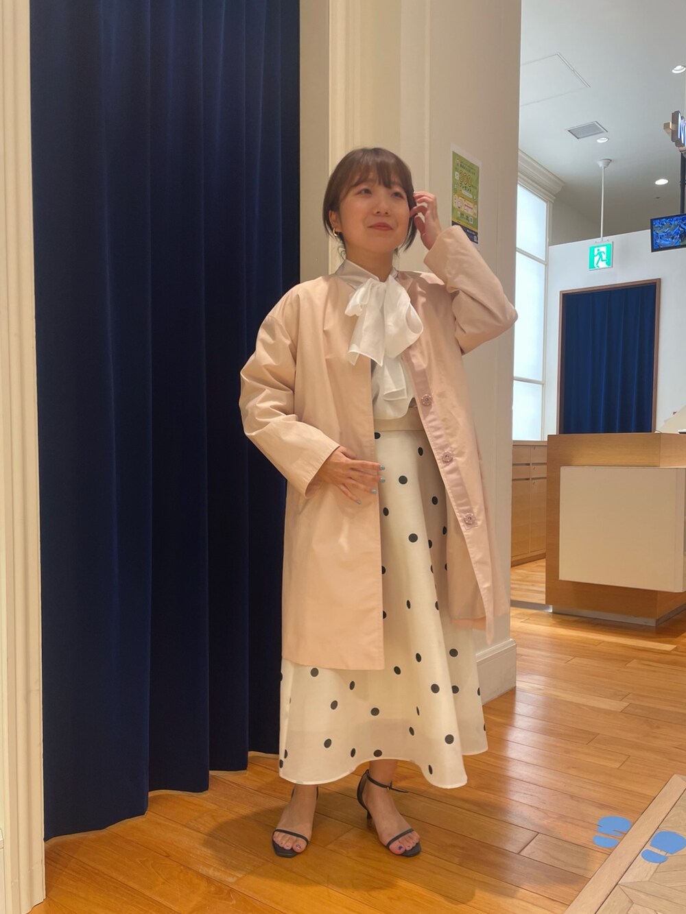「キレイめコーデ、オフィスカジュアル、春コーデ、ピンクコート、低身長、骨格ストレート」｜「NOLLEY’Sの2WAYシアーリボンブラウス（シャツ/ブラウス、ホワイト系）」を使った、nolhamadaさん（レディース・153cm）の春コーディネートの2枚目の写真