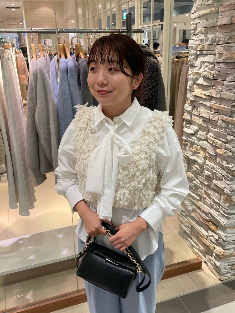 「Laraajiのループ編みビスチェ（ベスト、ホワイト系）」を使った、nolhamadaさん（レディース・153cm）の秋コーディネートの5枚目の写真