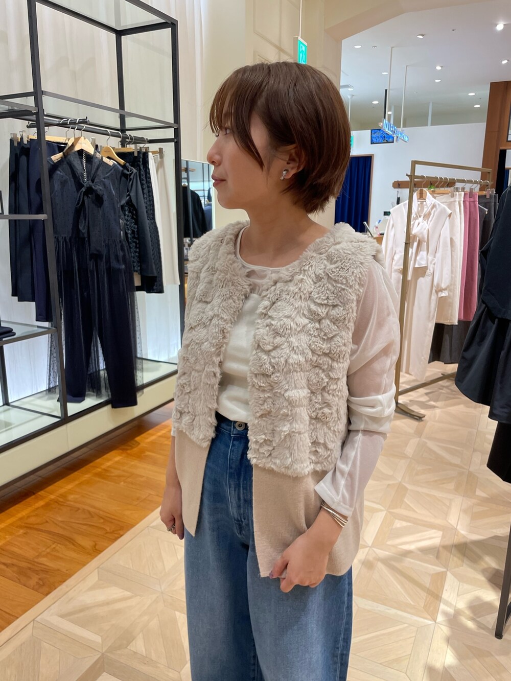「ジレスタイル、ファージレ、エコファー、秋コーデ、低身長コーデ、低身長、デニムコーデ、30代コーデ、骨格ストレート」｜「NOLLEY’Sのエコファー切替ニットジレ（ベスト、ベージュ系）」を使った、nolhamadaさん（レディース・153cm）の夏コーディネートの5枚目の写真