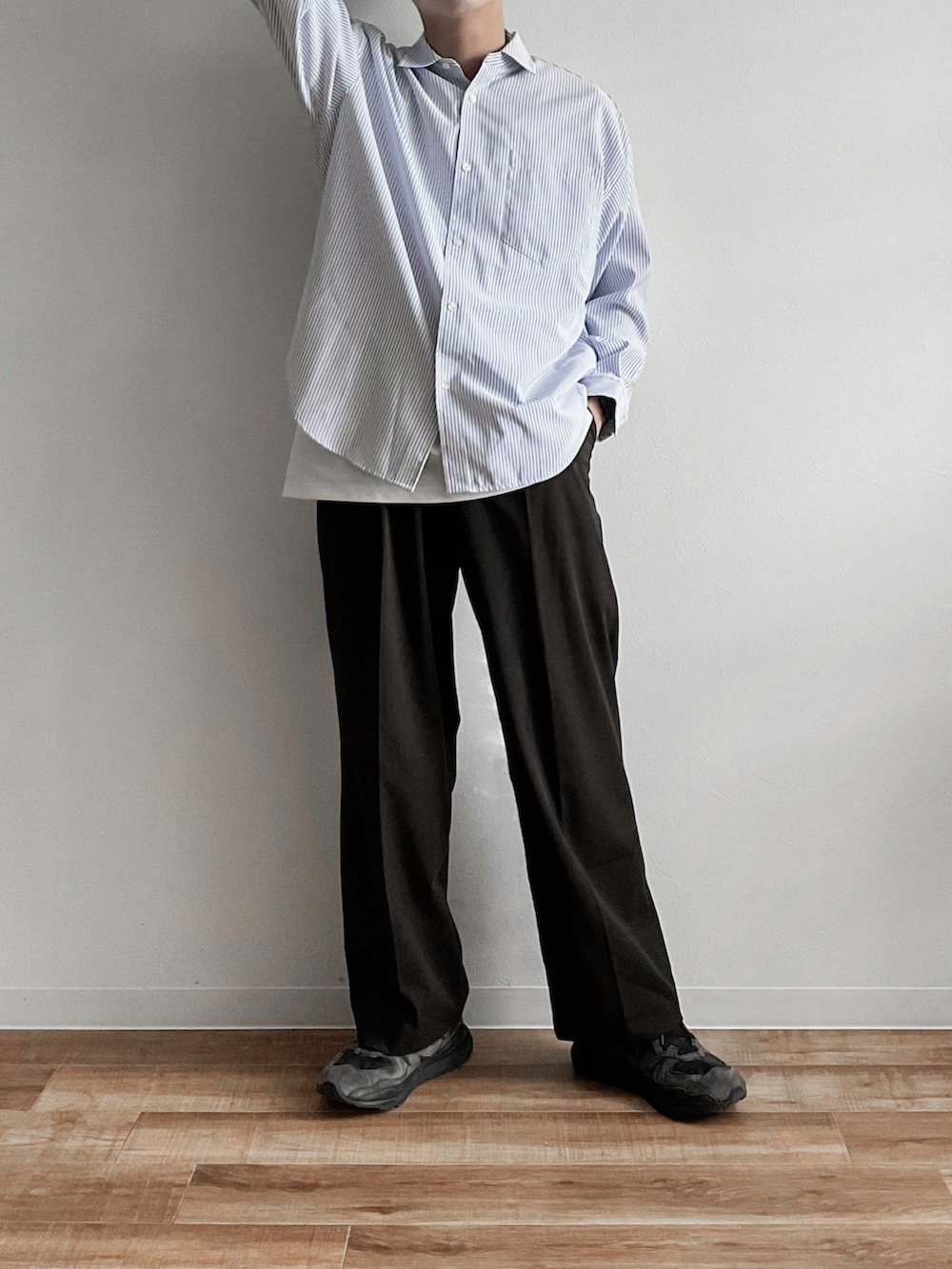 その他のシャツ/ブラウス、ホワイト系のその他を着用したメンズの秋コーディネートの3枚目の写真