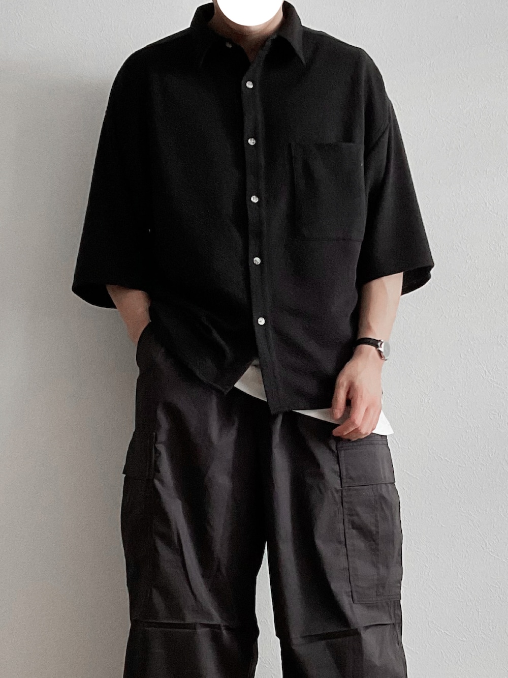 「夏、夏服、モノトーンコーデ、ワントーンコーデ、ブラックコーデ、シンプルコーデ、ストリートコーデ、ミリタリー、ミリタリーコーデ、厚底サンダル、ootd、outfit、シャツ、シャツスタイル、プチプラコーデ」｜「epnokのベーシックルーズジャガードシャツ（シャツ/ブラウス、ブラック系）」を使った、Kurosakiさん（メンズ・171cm）の夏コーディネートの2枚目の写真