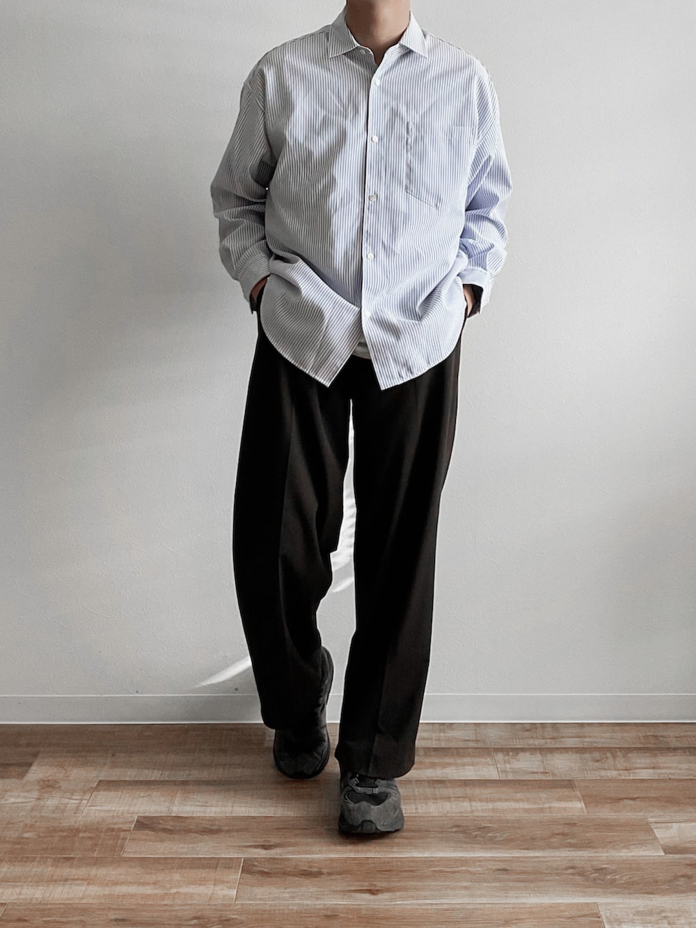 その他のシャツ/ブラウス、ホワイト系のその他を着用したメンズの秋コーディネートの2枚目の写真