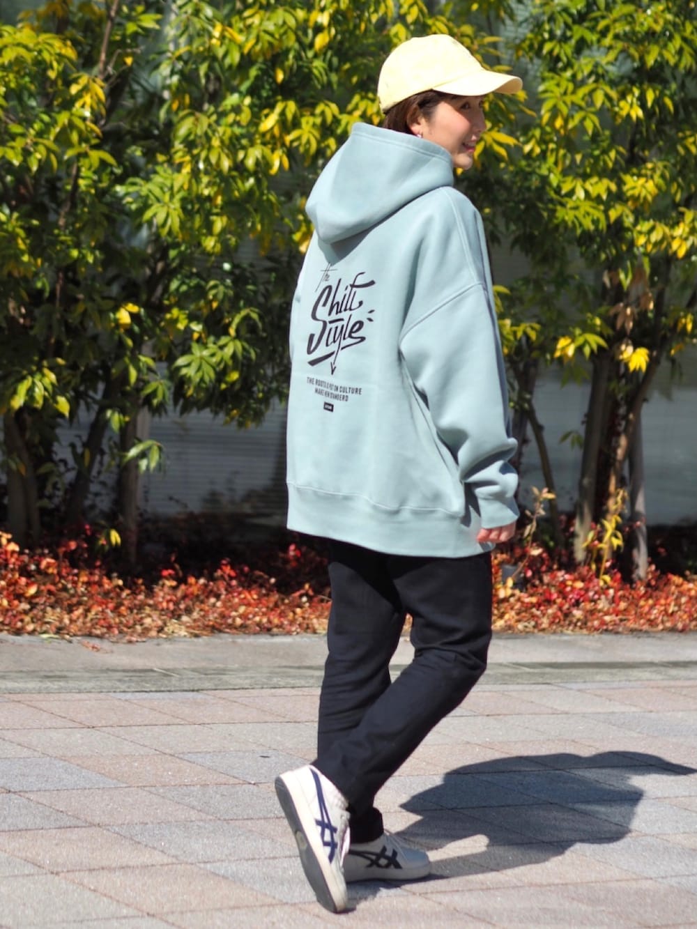 「LeylineのL cap（キャップ、イエロー系）」を使った、soe213さん（レディース・154cm）の春コーディネートの2枚目の写真