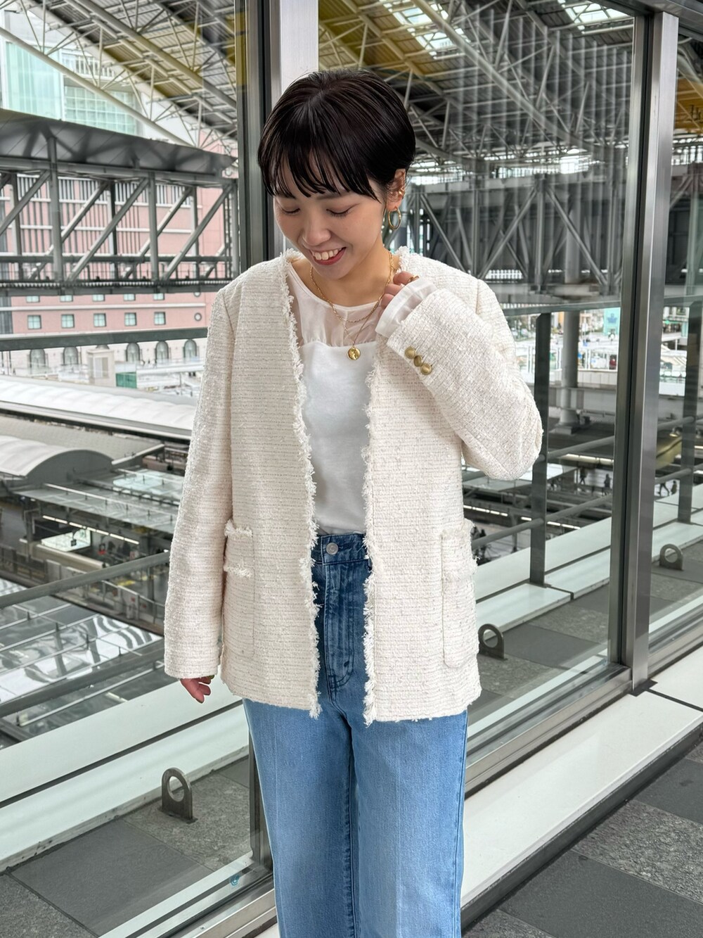 「大人カジュアル、カジュアルコーデ、カジュアル、デニム、デニムコーデ、きれいめカジュアル、ツイード、ツイードジャケット、シアートップス、骨格ウェーブ、低身長、低身長コーデ、154cm、154cmコーデ」｜「NOLLEY’Sのレイヤードシアーカットソー（Tシャツ/カットソー、ホワイト系）」を使った、nol takemoriさん（レディース・154cm）の冬コーディネートの9枚目の写真