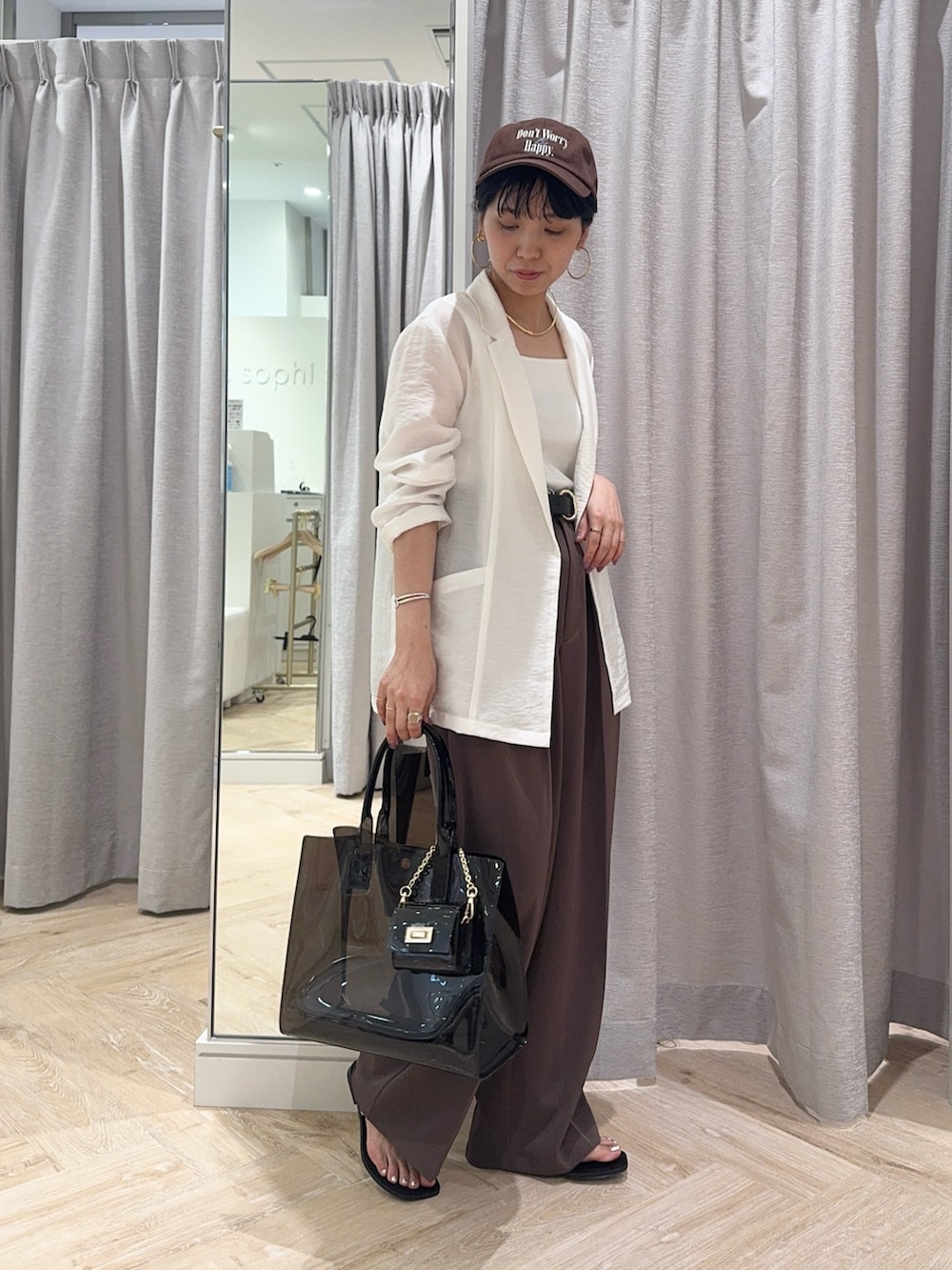 「キャップ、大人カジュアル、きれいめカジュアル、キレイめ、キレイめカジュアル、低身長、低身長コーデ、154cm、シンプル、シンプルコーデ、シンプルスタイル、パンツ、パンツスタイル、ブラウン、ブラウンコーデ」|「NOLLEY’Sのロゴ刺繍キャップ【NOLLEY'S mgr. 松葉☆別注アイテム】(キャップ、ブラウン系)」を使った、nol takemoriさん(レディース・154cm)の春コーディネートの2枚目の写真