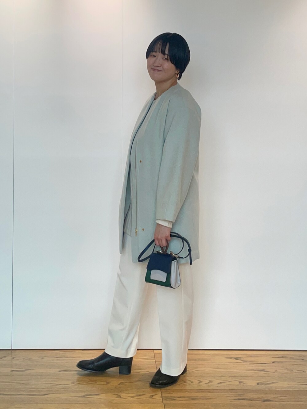 「ノーカラーコート、シンプルコーデ、テチチ(Te chichi)、冬コーデ、ウールコート、骨格ストレート、高身長女子」｜「Te chichiのアイテム（ノーカラーコート、グリーン系）」を使った、Momokoさん（レディース・168cm）の冬コーディネートの2枚目の写真