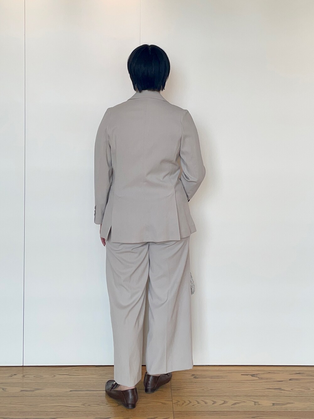 「リネン、リネン混、セットアップ、キレイめ、テチチ(Te chichi)、オトナ女子、骨格ストレート、高身長女子、高身長コーデ」｜「Te chichiの前後2WAYレーステレコタンクトップ（Tシャツ/カットソー、ブラウン系）」を使った、Momokoさん（レディース・168cm）の春コーディネートの3枚目の写真
