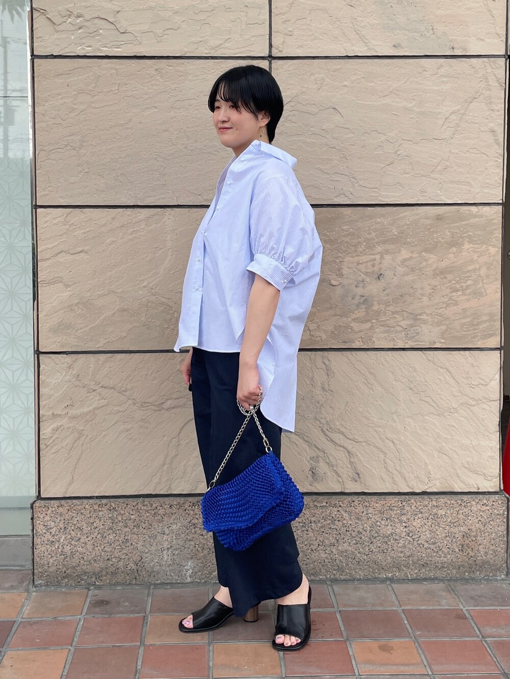「ストライプシャツ、パールボタン、バギーパンツ、ブルーコーデ、ブルー、テチチ(Te chichi)、骨格ストレート、高身長女子、高身長コーデ」｜「Te chichiのパール釦ボリュームスリーブシャツ（シャツ/ブラウス、ブルー系）」を使った、Momokoさん（レディース・168cm）の夏コーディネートの2枚目の写真