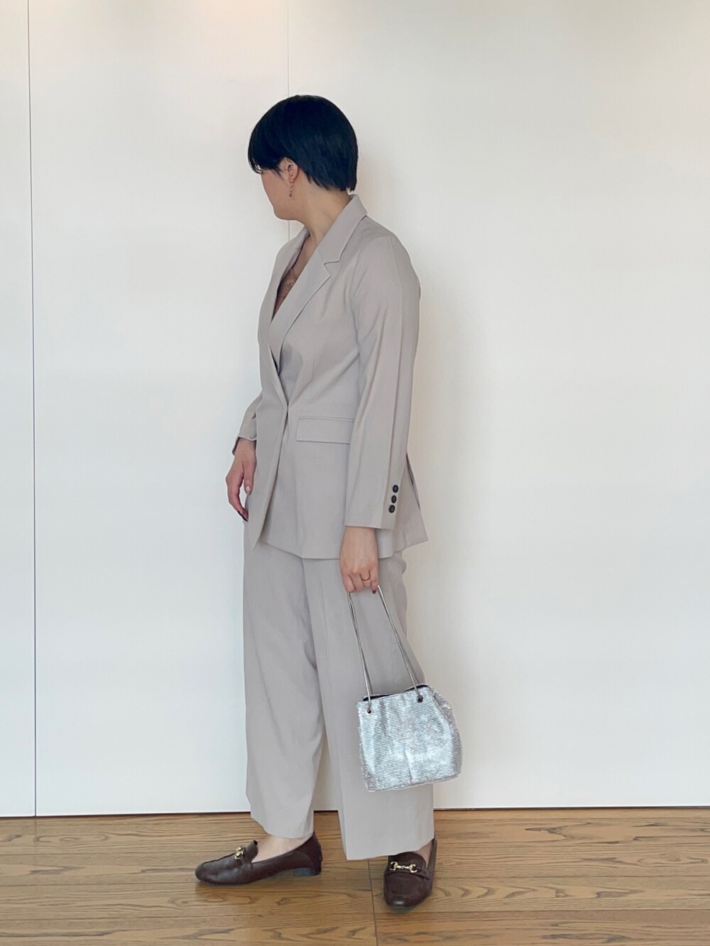 「リネン、リネン混、セットアップ、キレイめ、テチチ(Te chichi)、オトナ女子、骨格ストレート、高身長女子、高身長コーデ」｜「Te chichiの前後2WAYレーステレコタンクトップ（Tシャツ/カットソー、ブラウン系）」を使った、Momokoさん（レディース・168cm）の春コーディネートの2枚目の写真