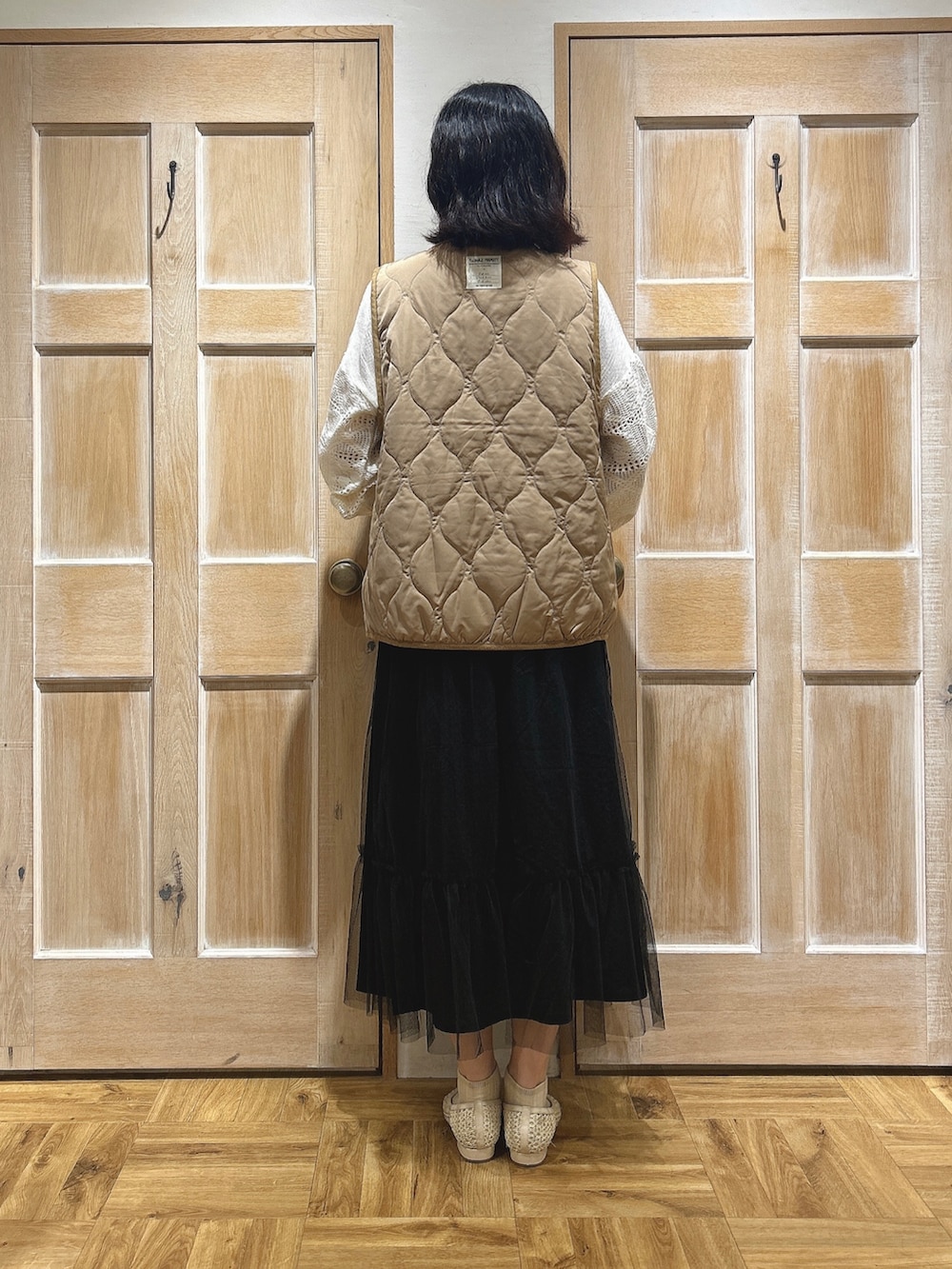 「Samansa Mos2、サマンサ モスモス(Samansa Mos2)、キルティング、ベスト、レース、ブラウス、チュールスカート、スカート、秋服準備はじめました、秋コーデ、お出かけコーデ、カジュアルコーデ、ガーリー、高身長女子」｜「Samansa Mos2の3WAYチュールスカート（スカート、ブラック系）」を使った、kahoさん（レディース・169cm）の秋コーディネートの3枚目の写真