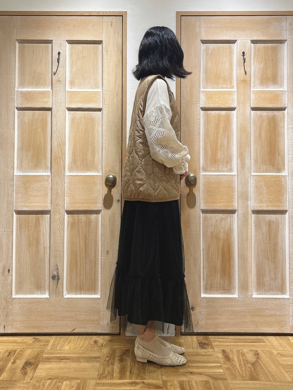 「Samansa Mos2、サマンサ モスモス(Samansa Mos2)、キルティング、ベスト、レース、ブラウス、チュールスカート、スカート、秋服準備はじめました、秋コーデ、お出かけコーデ、カジュアルコーデ、ガーリー、高身長女子」｜「Samansa Mos2の3WAYチュールスカート（スカート、ブラック系）」を使った、kahoさん（レディース・169cm）の秋コーディネートの2枚目の写真