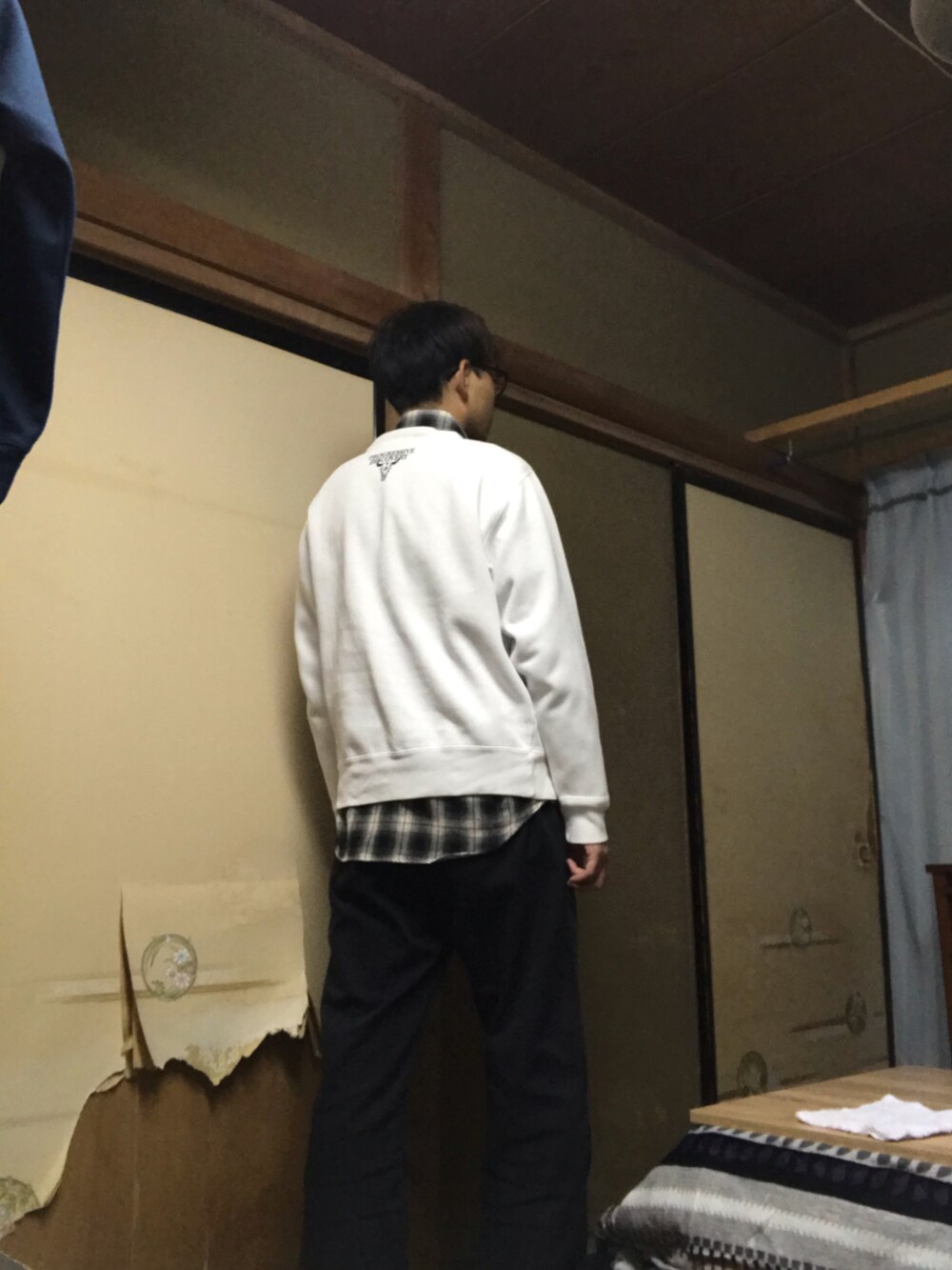 「しまむらのアイテム（スウェット、ホワイト系）」を使った、クワちゃんさん（メンズ・172cm）の秋コーディネートの2枚目の写真