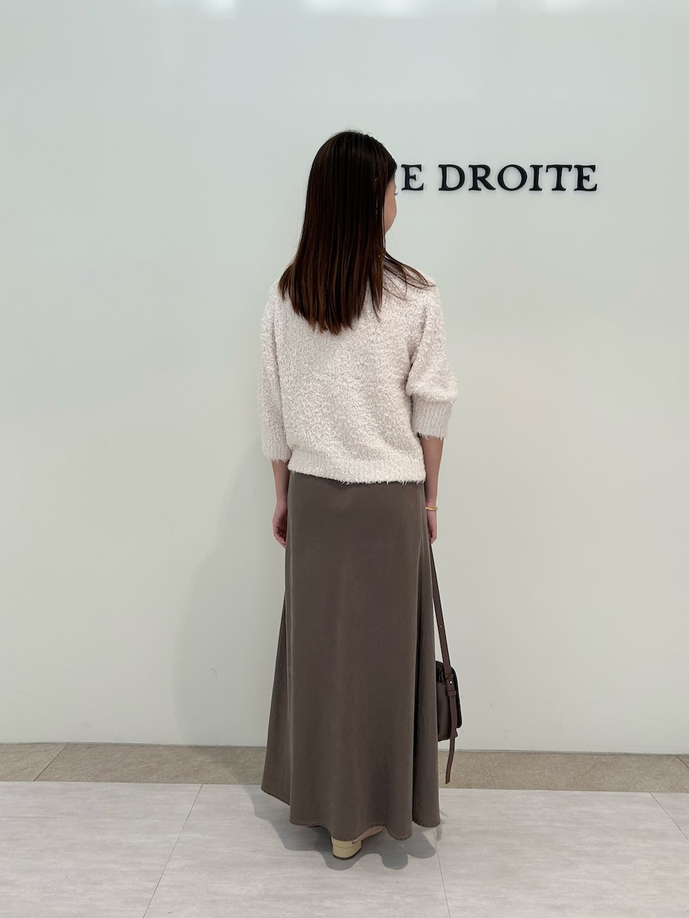 「RIVEDROITE、骨格ウェーブ、イエベ秋、カーディガン、フレアスカート、フェミニンコーデ、フェミニン×カジュアル、ブラウンコーデ、秋コーデ、ミニバッグコーデ、大人可愛い」｜「RIVE DROITEのコットンシャギーカーディガン（カーディガン/ボレロ、ピンク系）」を使った、hirokoさん（レディース・158cm）の夏コーディネートの3枚目の写真