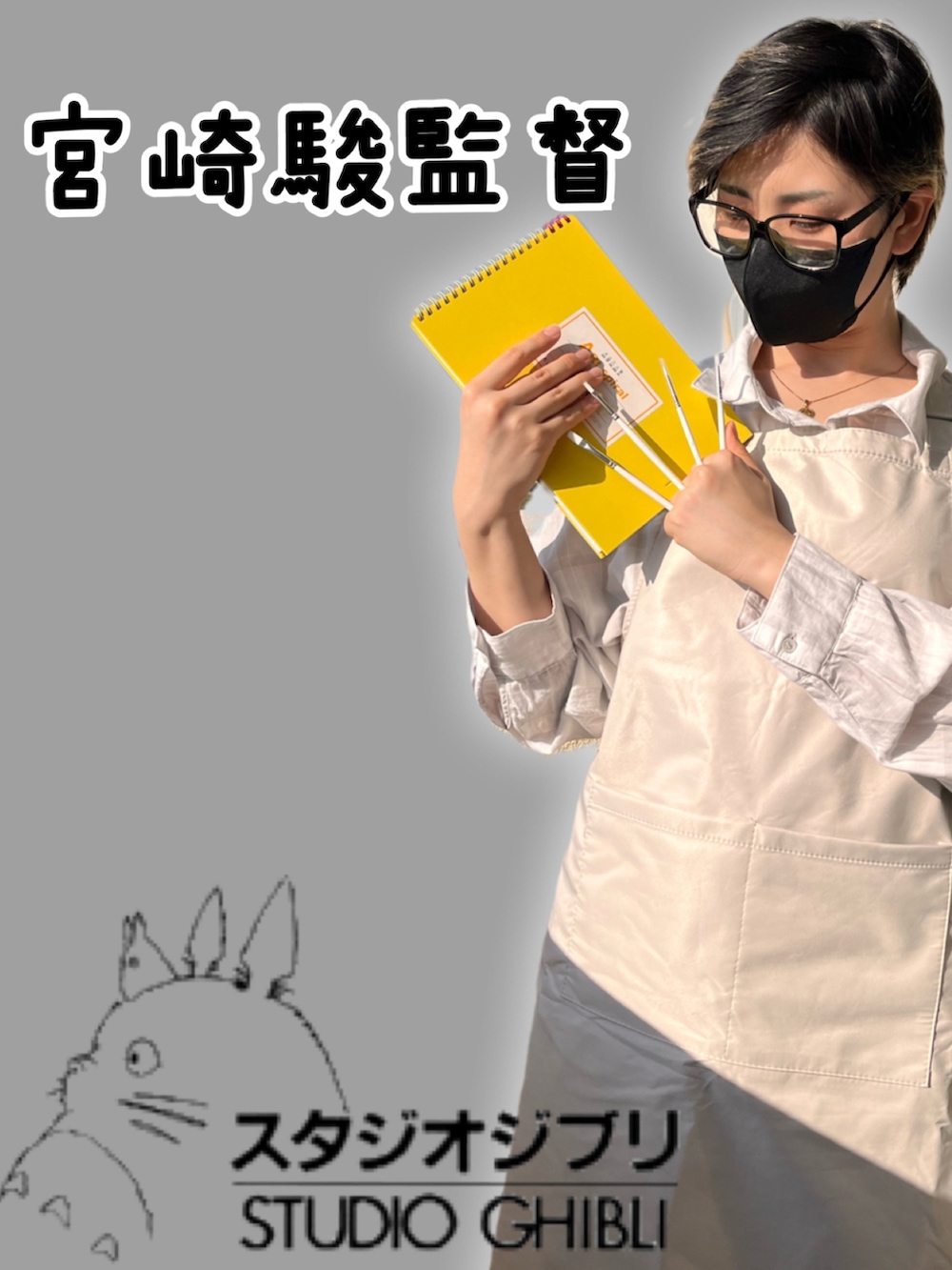 ブラック系のワンピース、ブラック系のブーツ、ブラック系のハットを着用したレディースの秋コーディネートの2枚目の写真