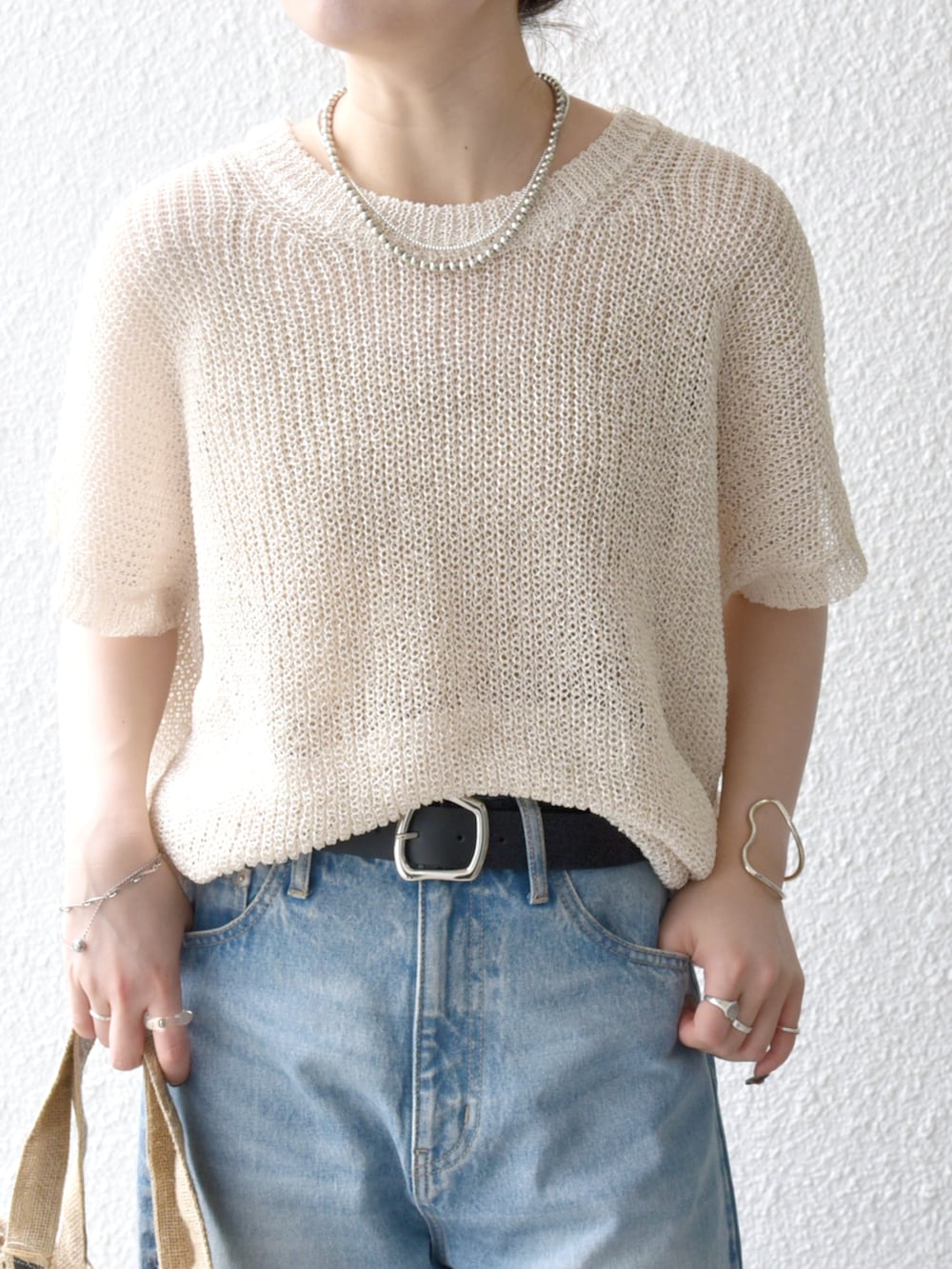 「SHIPS、大人カジュアルコーデ、夏、大人コーデ、夏ファッション、デニムコーデ、ootd、シップスエニィ、サンダル、サマーニット、デニム、ベルト」|「bon_meurのbon_meur:〈洗濯機可能〉コクーン シルエット デニム パンツ(デニムパンツ、ブルー系)」を使った、藤原さん(骨格ウェーブ・レディース・162cm)の夏コーディネートの2枚目の写真
