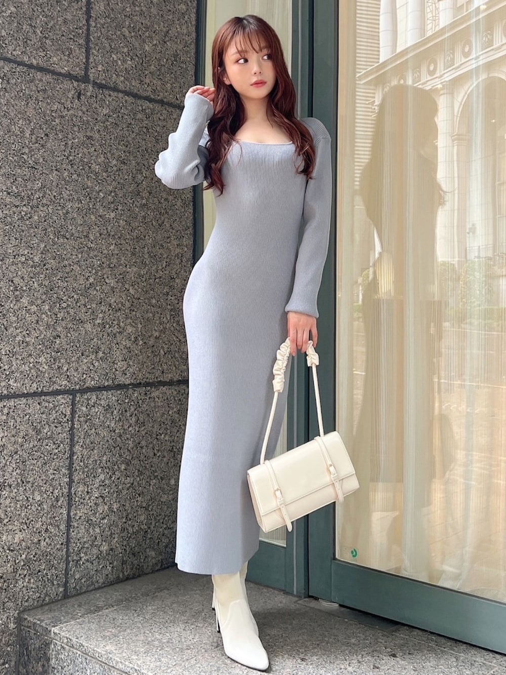 miyuさんの「バックオープン長袖ニットワンピース（RESEXXY）」を使ったコーディネートの3枚目の写真